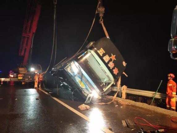 陽江市“8·25”較大道路交通事故調查報告